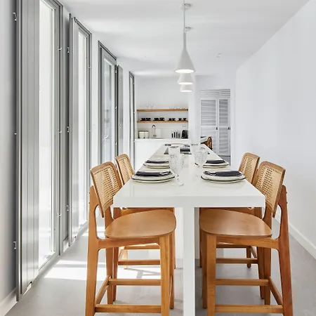 Kamini Santorini * Pýrgos