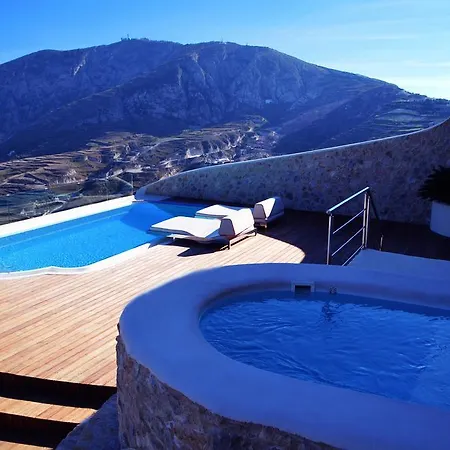 Kamini Santorini Pýrgos