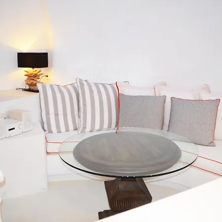 Kamini Santorini * Pýrgos