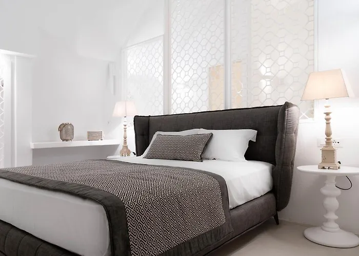 Kamini Santorini Villa