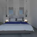 Kamini Santorini