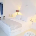 Kamini Santorini