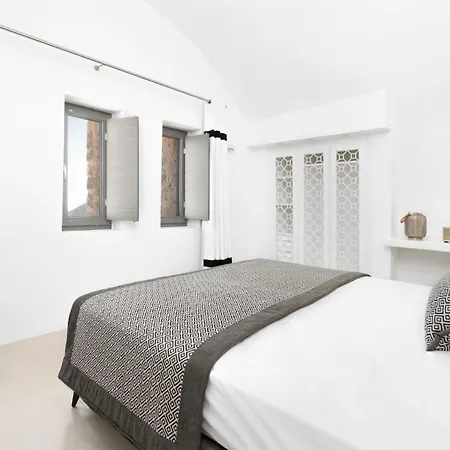 Kamini Santorini