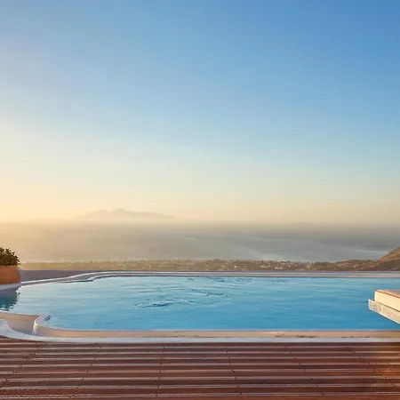 Kamini Santorini *
