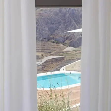 Kamini Santorini