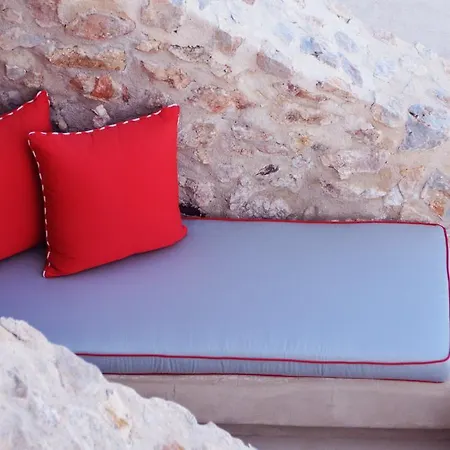 Kamini Santorini