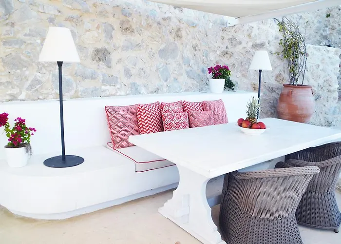 Kamini Santorini Pyrgos Kallistis