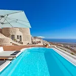 Willa Kamini Santorini Pýrgos