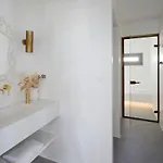 Kamini Santorini * Pýrgos