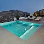 Kamini Santorini Willa