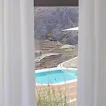 Kamini Santorini