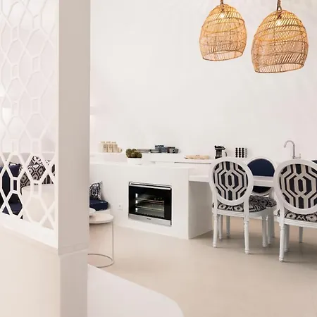 Kamini Santorini * Pýrgos