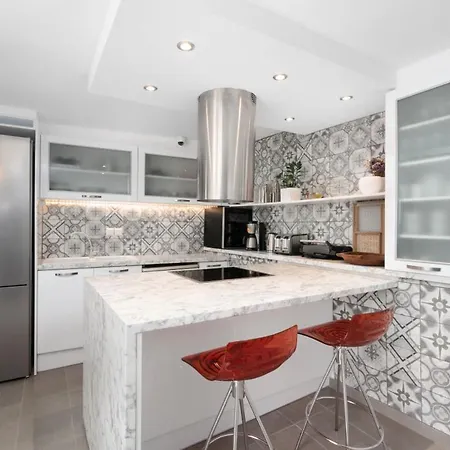 Kamini Santorini Pýrgos