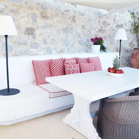 Kamini Santorini Pýrgos