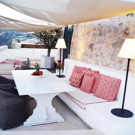 Kamini Santorini